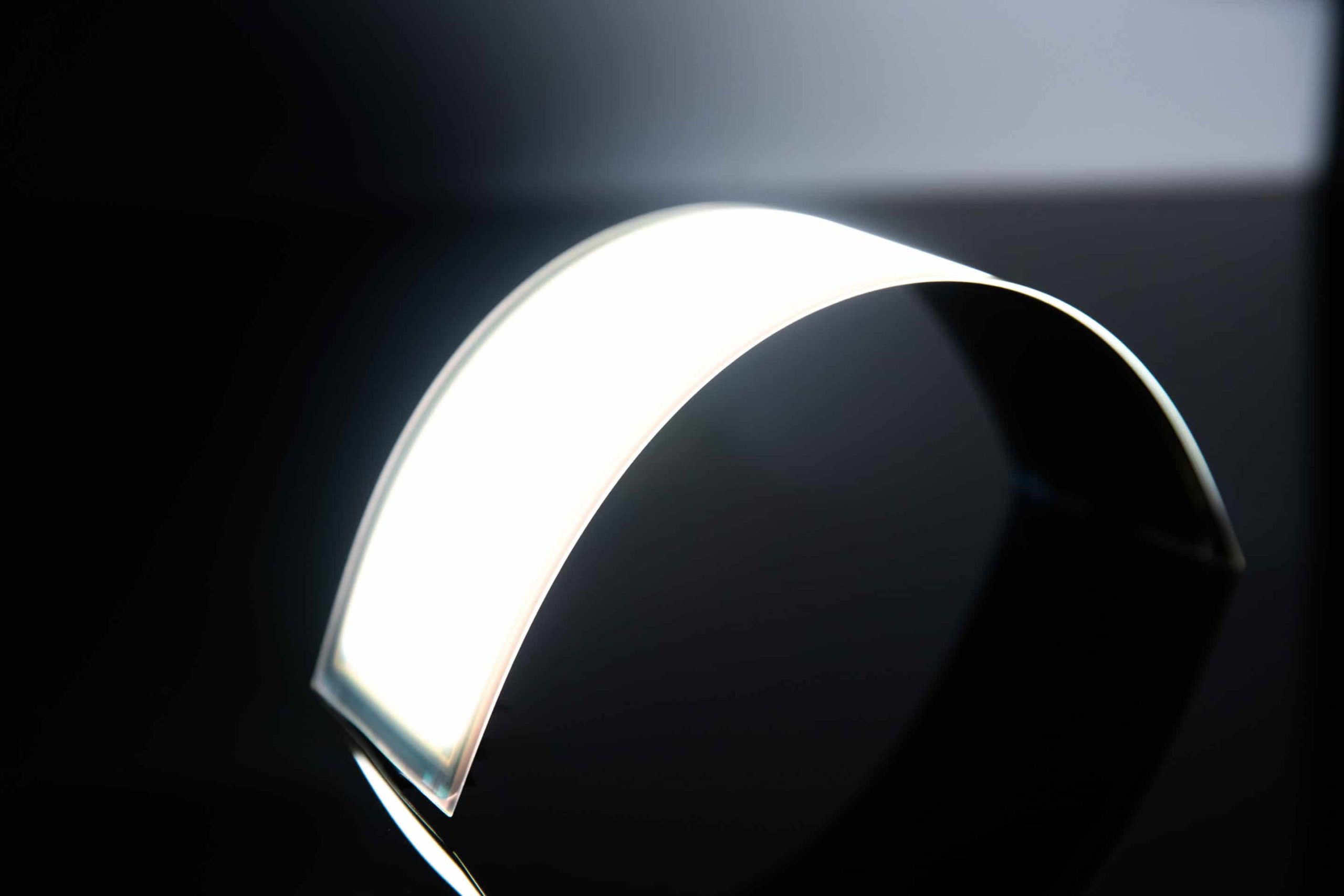 柔性OLED照明的样板– OLEDWorks LumiCurve Wave