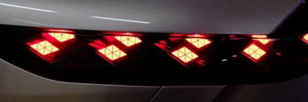 OLED照明技术非常适合汽车中期改款或车型升级